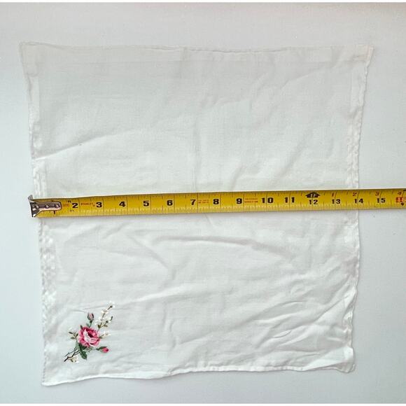 Vintage White Embroidered With Rose Hankie - Picture 4 of 5